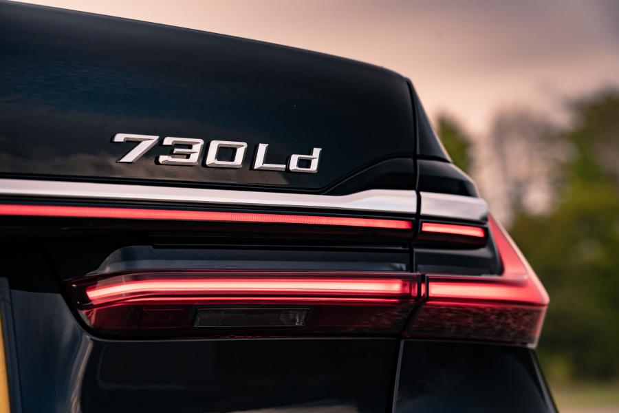 Логотип BMW 730Ld (G12) 2019 года  (UK) (фото 13 из 36)